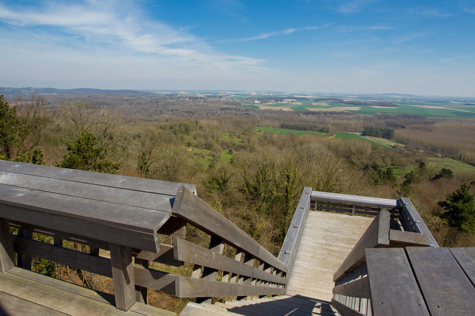 Craonne : tour observatoire dominant le plateau de californie