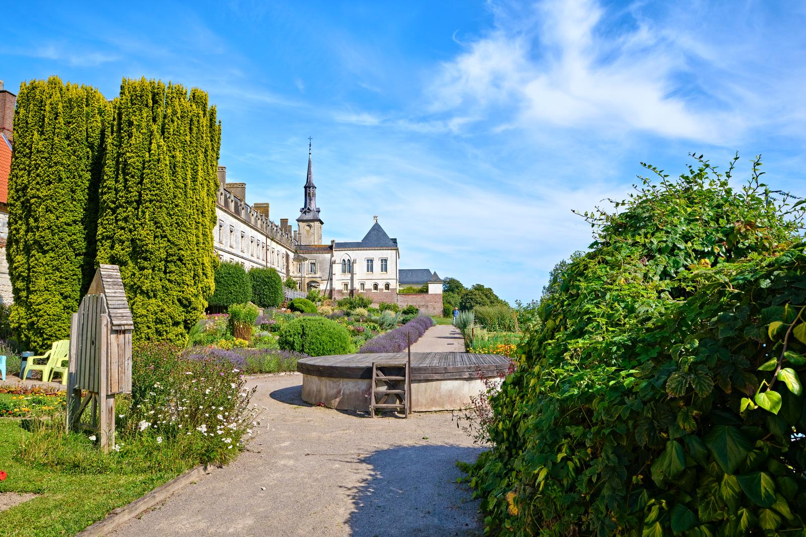 Neuville-sous-Montreuil : la chartreuse 02