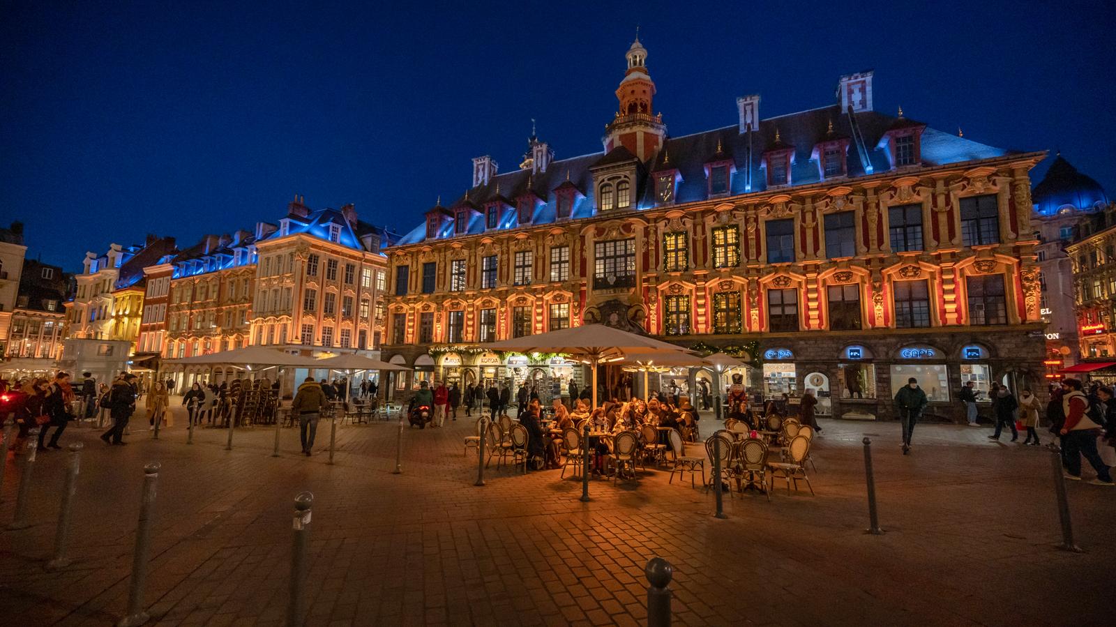 Lille : terrasses illuminées de la Grand Place 