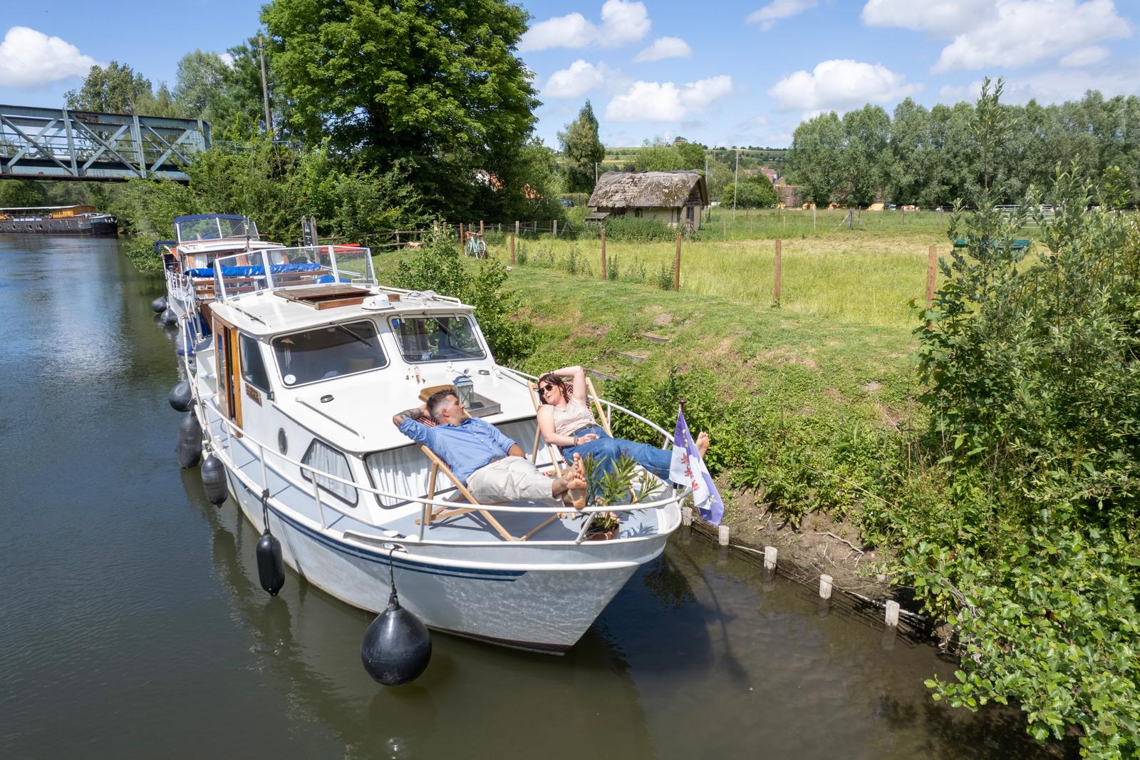 Eaucourt-sur-Somme : hébergement insolite bateau Sealov 01
