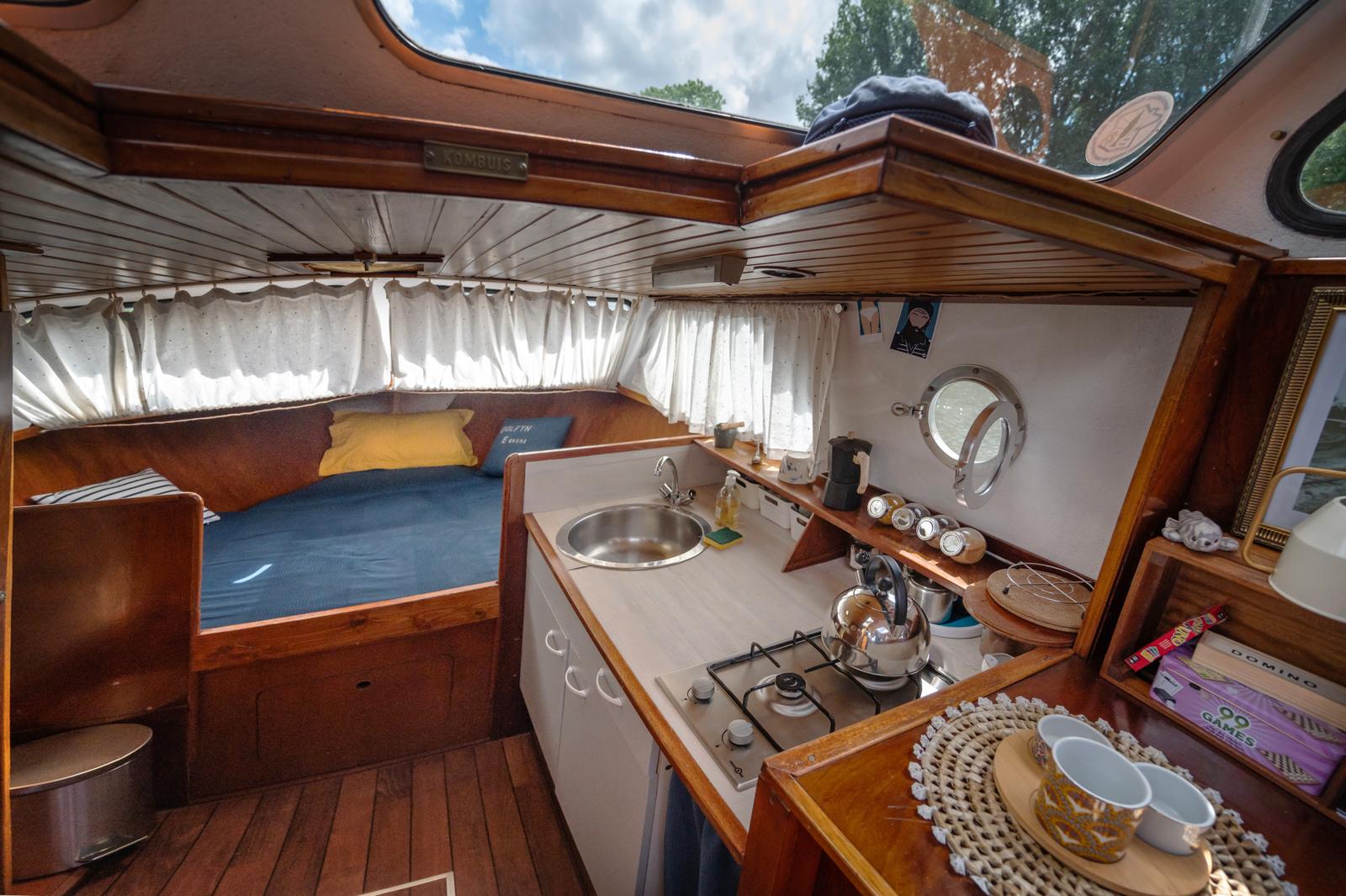 Eaucourt-sur-Somme : hébergement insolite bateau Sealov 32