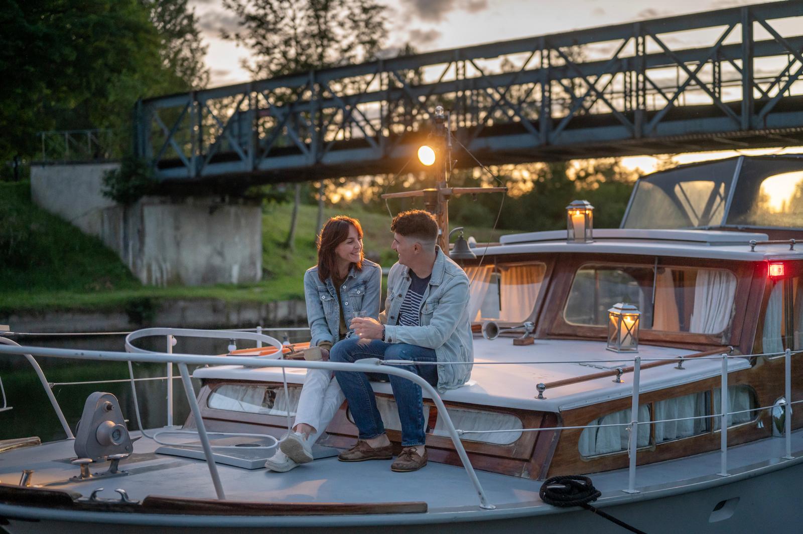 Eaucourt-sur-Somme : hébergement insolite bateau Sealov 49