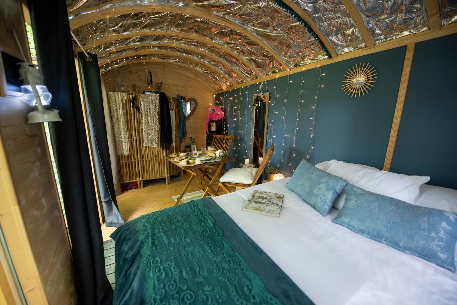 Reumont : roulotte "Dentelles et enchantements" au domaine EDEN 