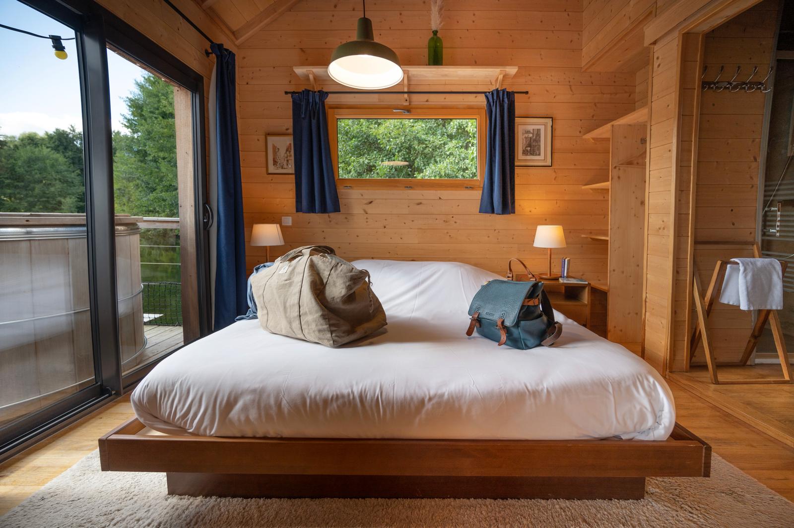 Beauchamps : domaine du Lieu Dieu, la chambre de la cabane