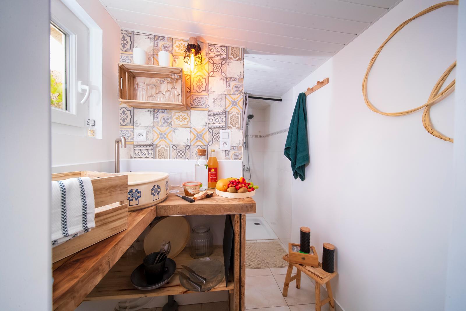 Quesnoy-le-Montant : gîte Le Bohème et Spa, la salle de bain 02