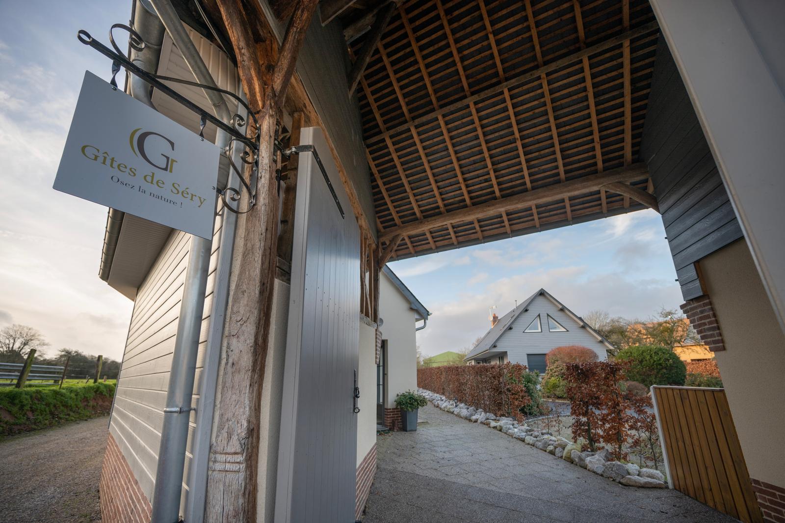 Bouillancourt-en-Séry : l'enseigne du gîte de Séry