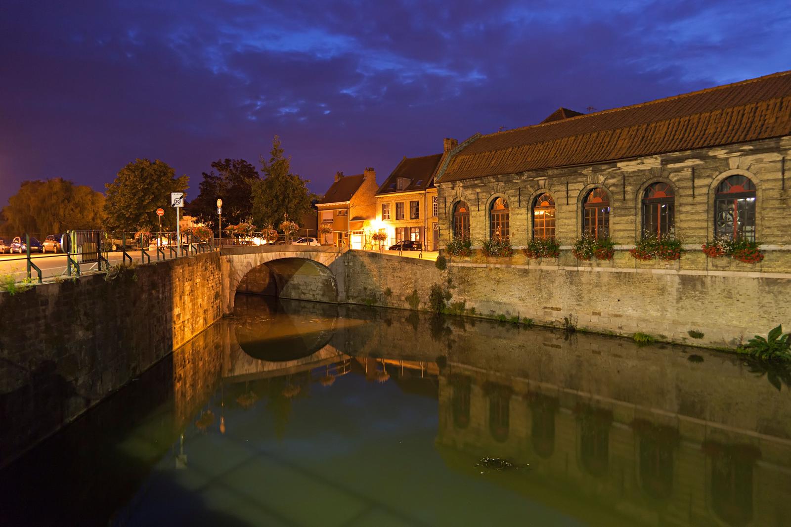 Canal de Bergues à la nuit tombée _ Alamyphoto-CN4RB0