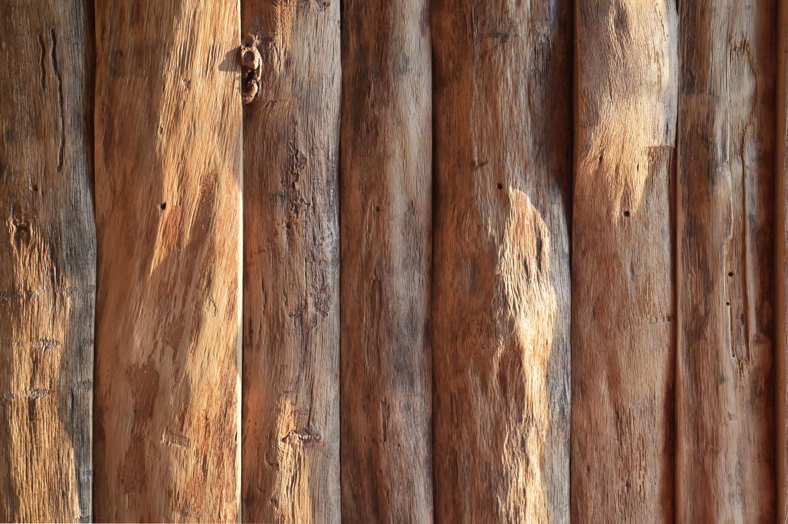 Cramoisy : détail en bois du Coeur de Lodge