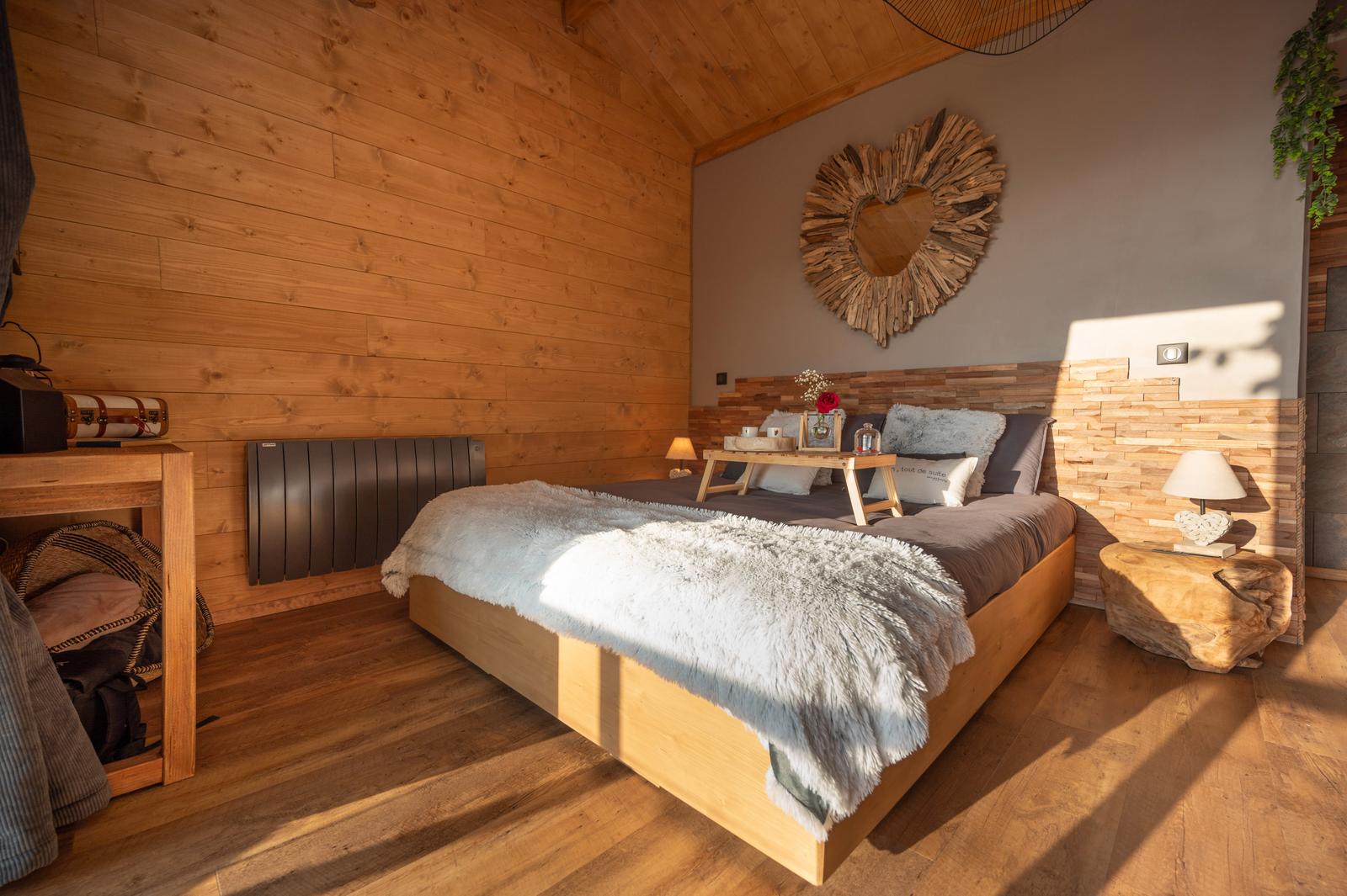 Cramoisy : la chambre du Coeur de Lodge