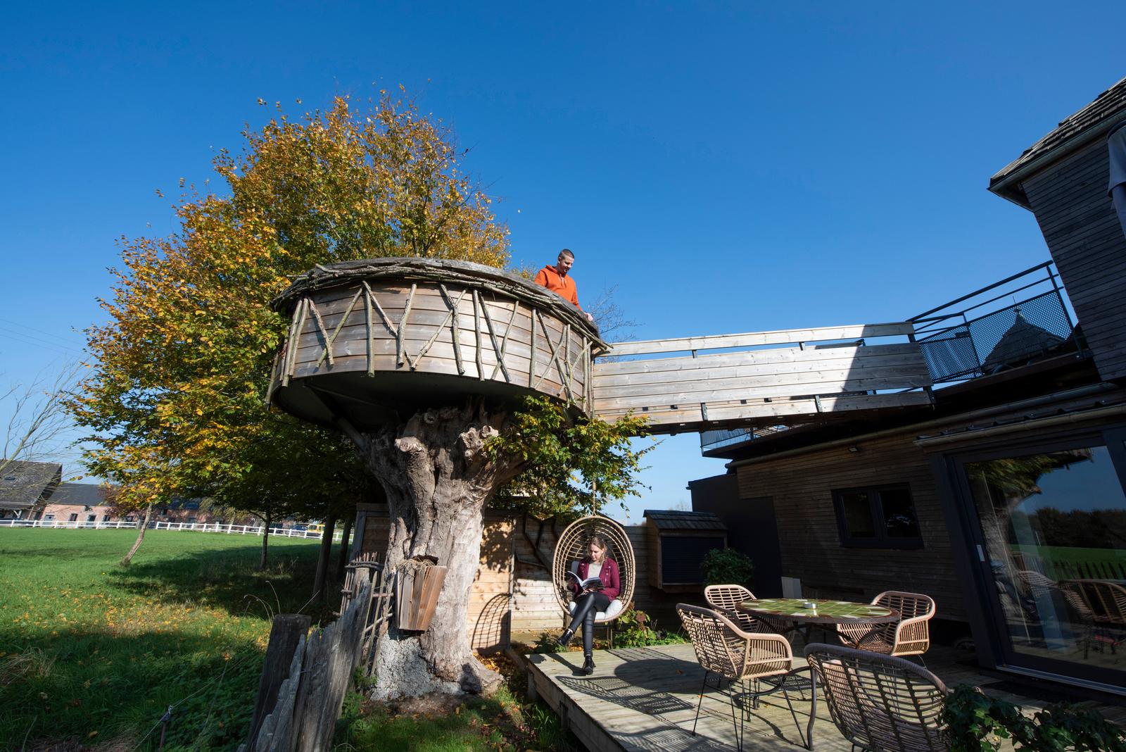 Dompierre-sur-Helpe : terrasse de la cabane des charmilles