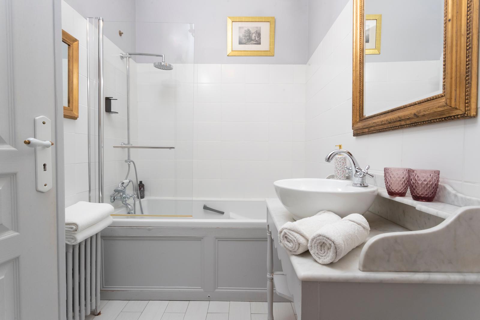 Omiécourt - Château d'Omiécourt : salle de bain 02