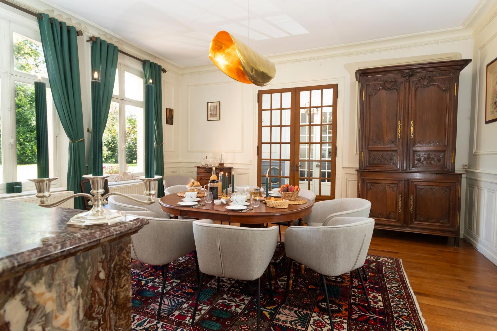 Omiécourt - Château d'Omiécourt : salon - salle à manger 05