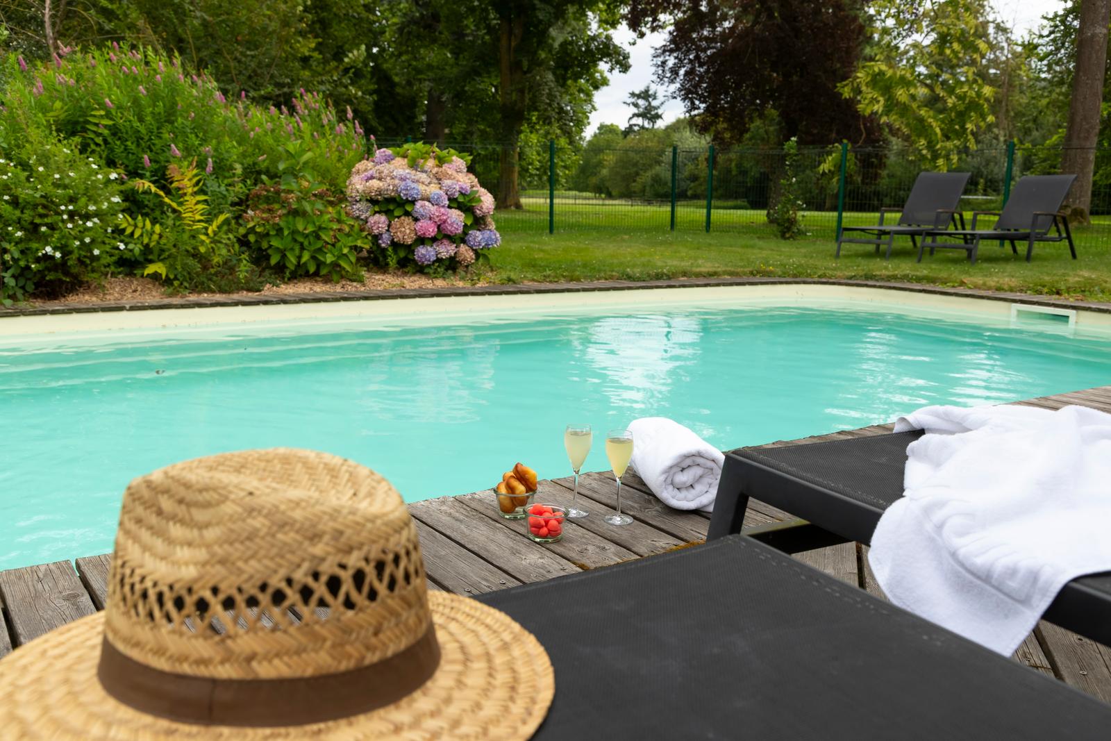 Omiécourt - Château d'Omiécourt : la piscine 01