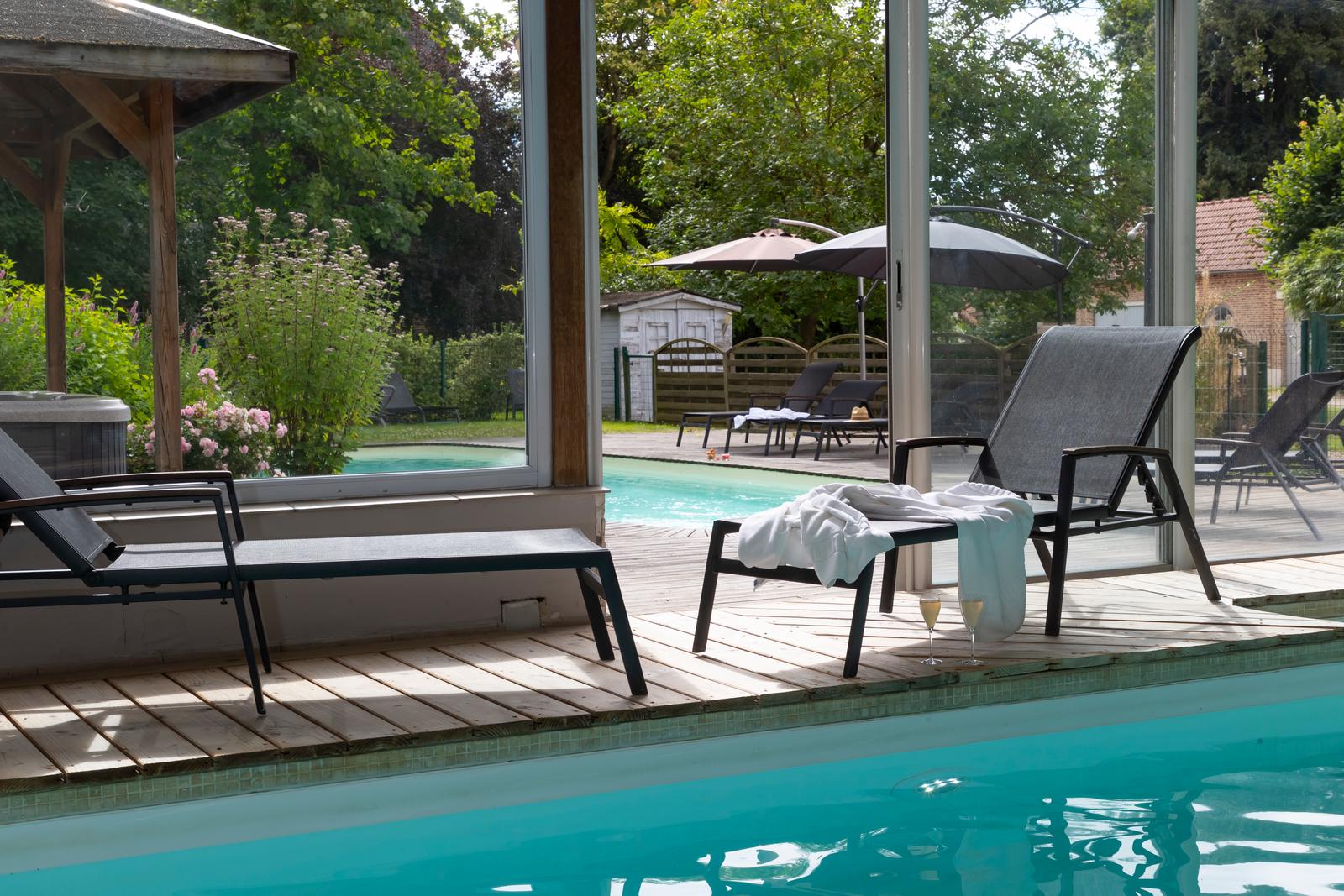 Omiécourt - Château d'Omiécourt : la piscine 02
