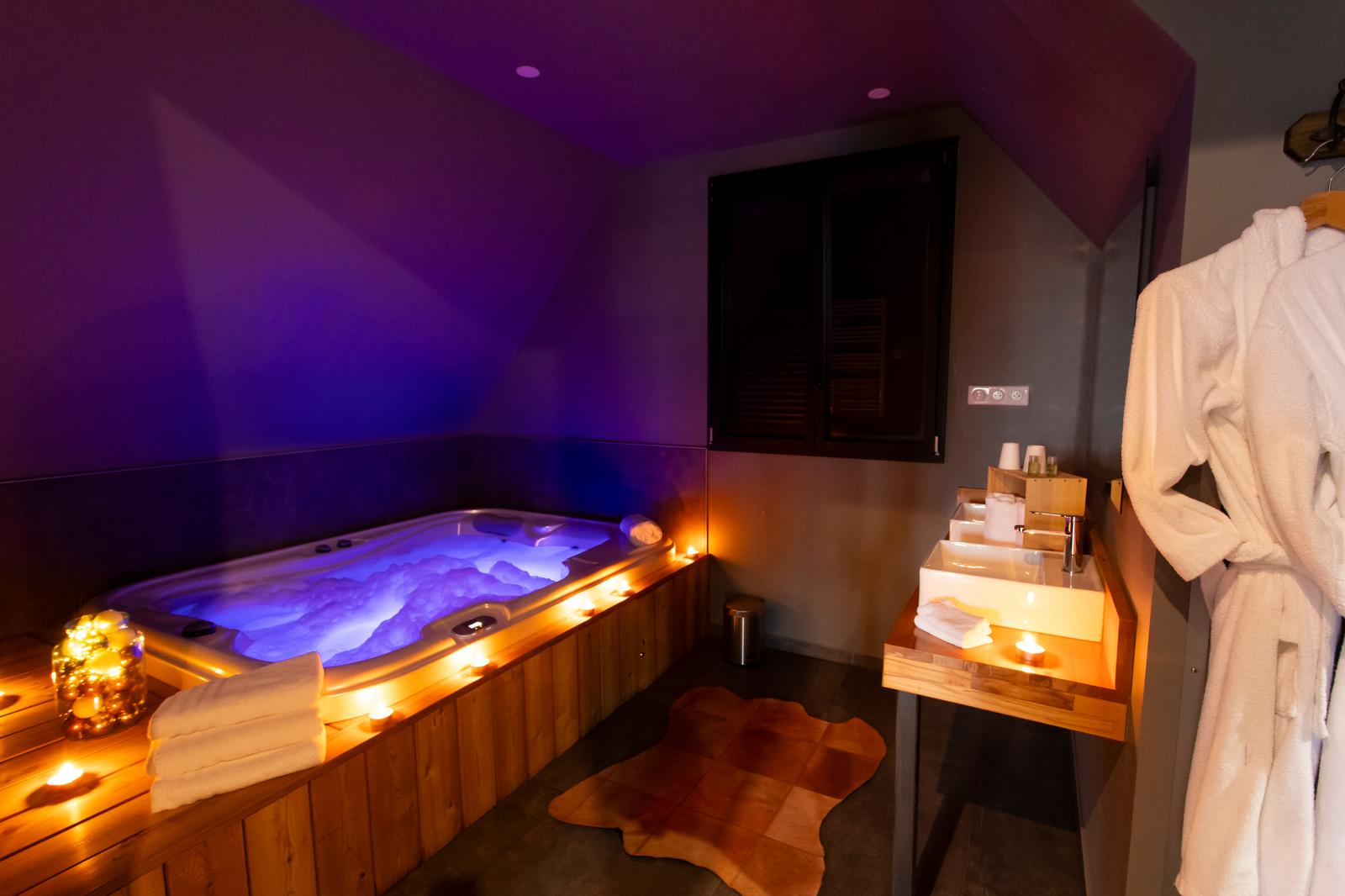 Saint-Aubin : au Cœur du Village, suite Aventure, la salle de bain 02