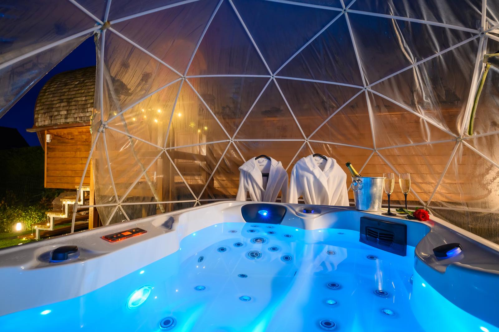 Blaincourt-les-Précy : la Roulotte Romantique, le spa 06