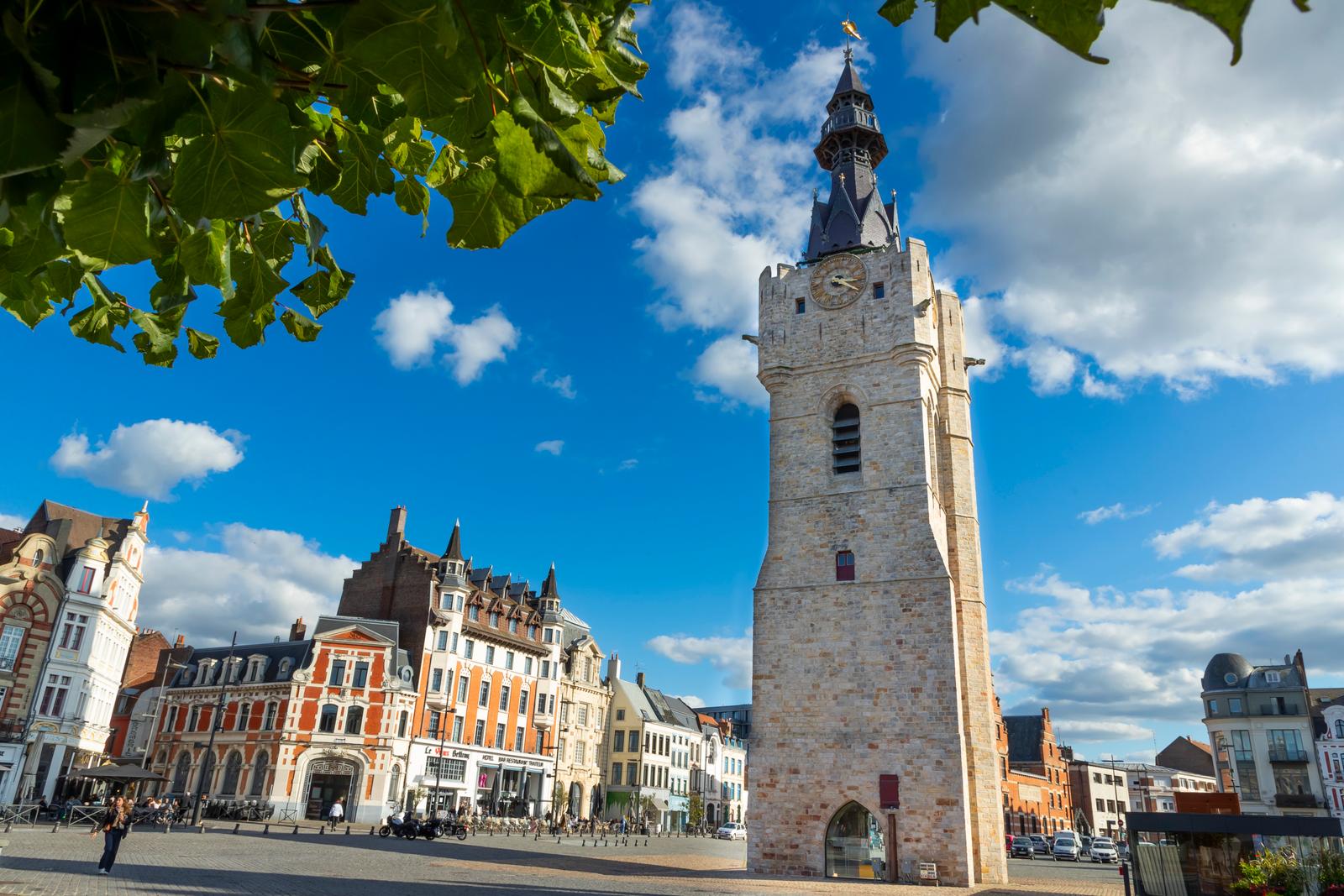 Béthune : le beffroi sur la place