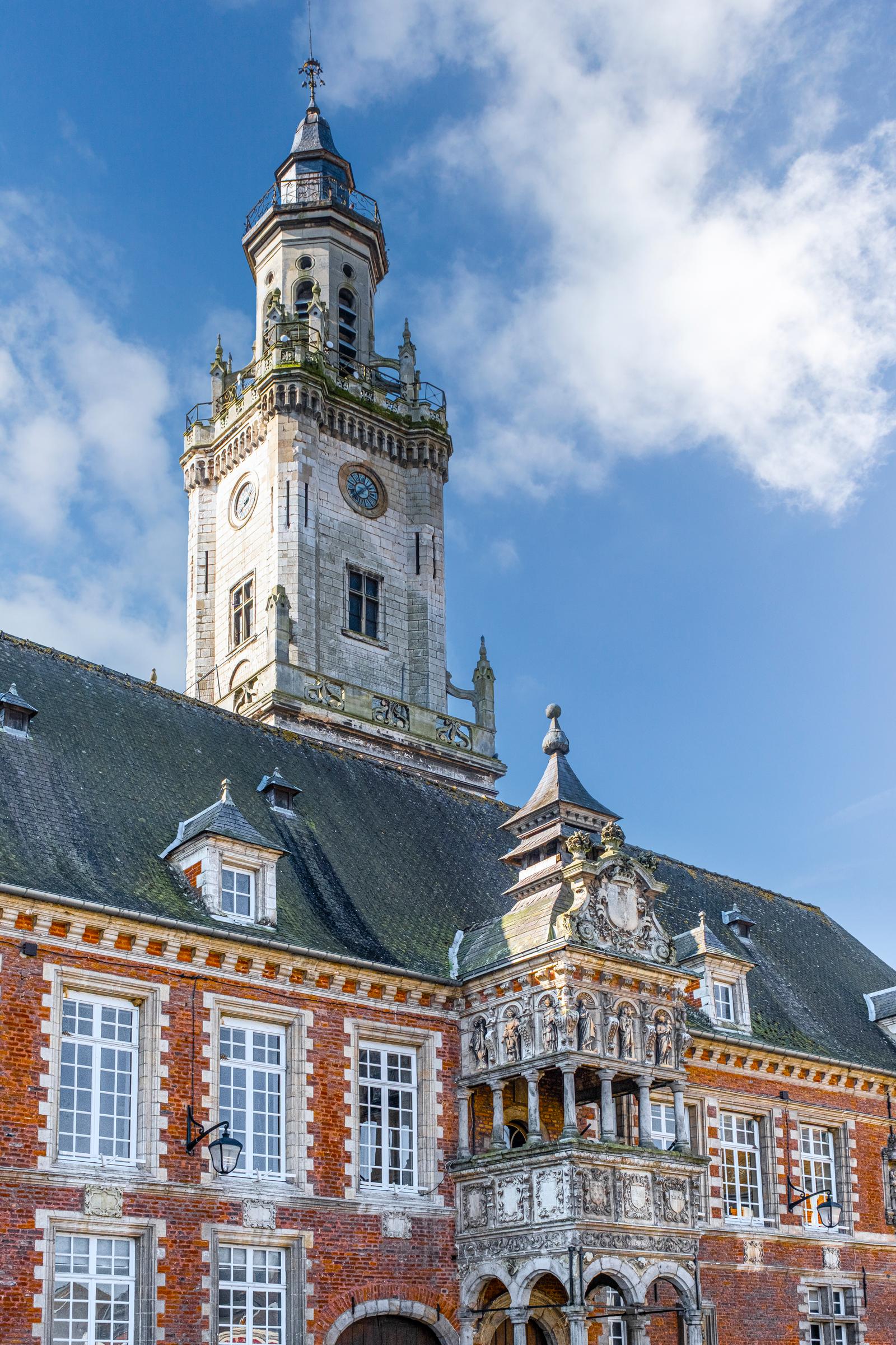 Hesdin-la-Forêt : beffroi et hôtel de ville