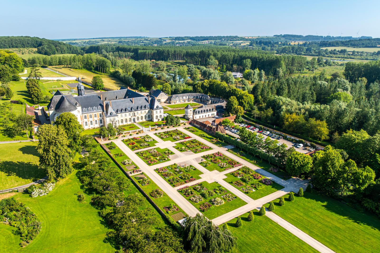 Argoules : vue aérienne des jardins de l'abbaye de Valloires 05