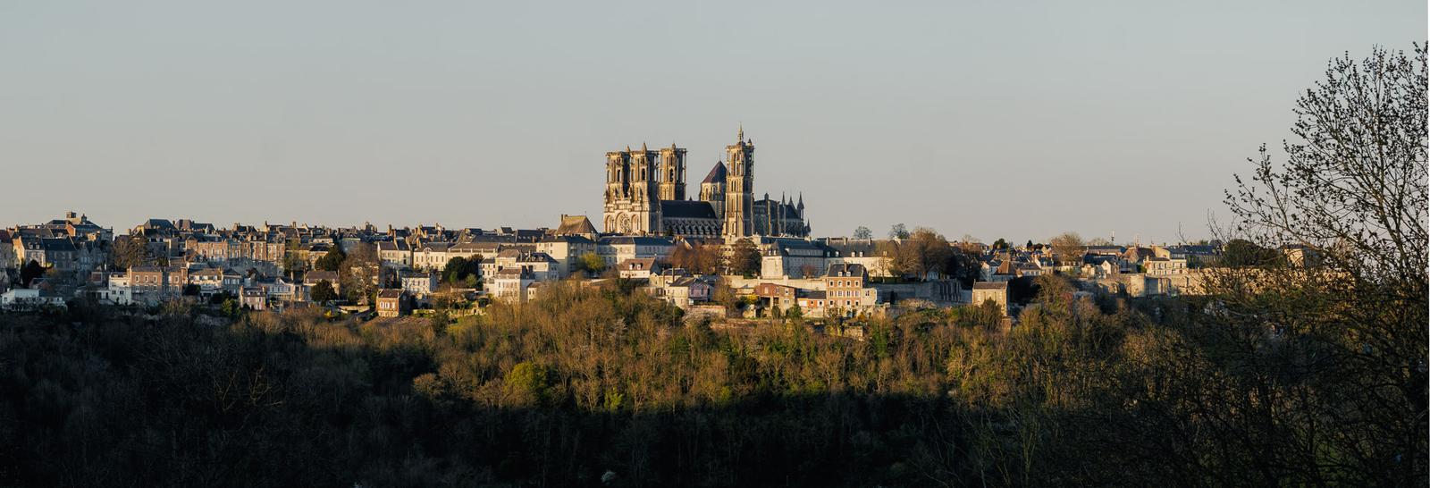 Laon : vue panoramique sur la cathédrale