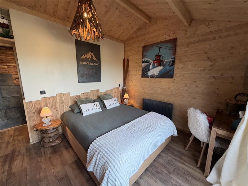 Cramoisy : Coeur de Lodge 08