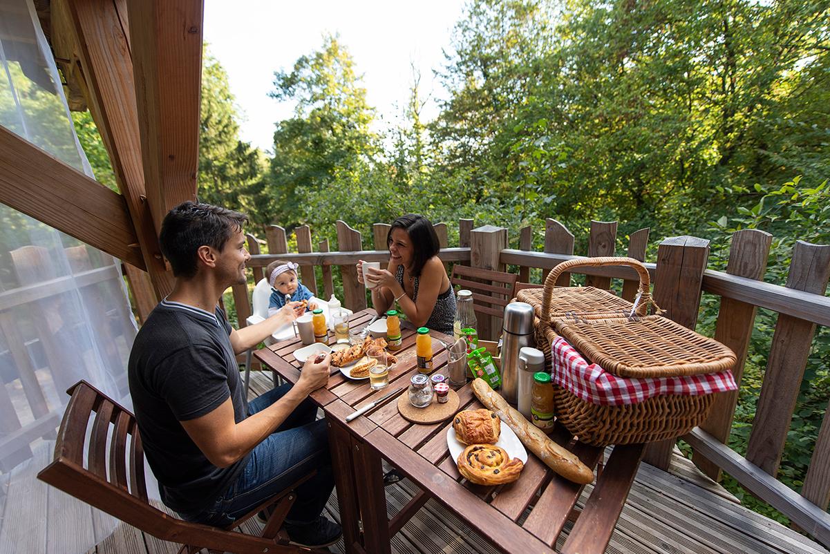 Le Bois de RosoyCabane Charme - petit déjeuner -Bois de Rosoy-  crédit b.teissedre