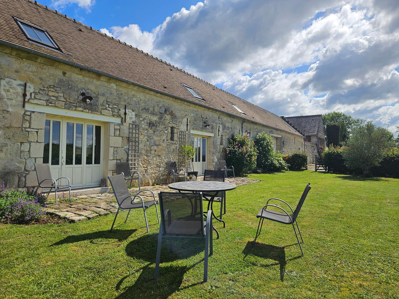 Largny-sur-Automne : Manoir de la Cour  03