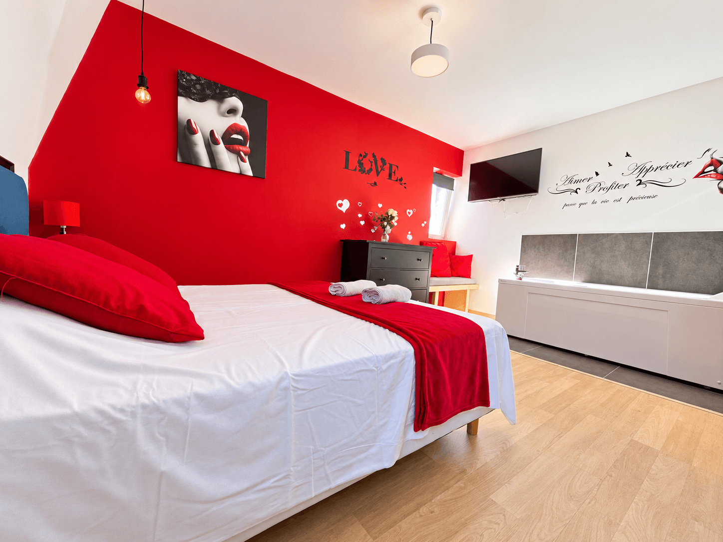 Le Cateau-Cambrésis : loveroom - Les appartements Fénelon 03