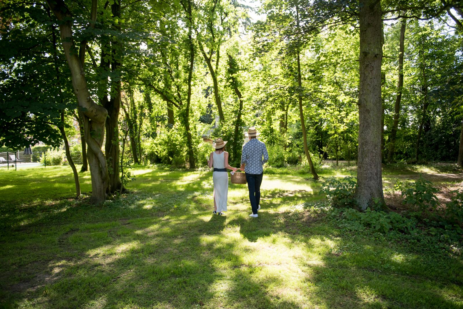 Omiécourt : promenade en couple dans le parc du château 03