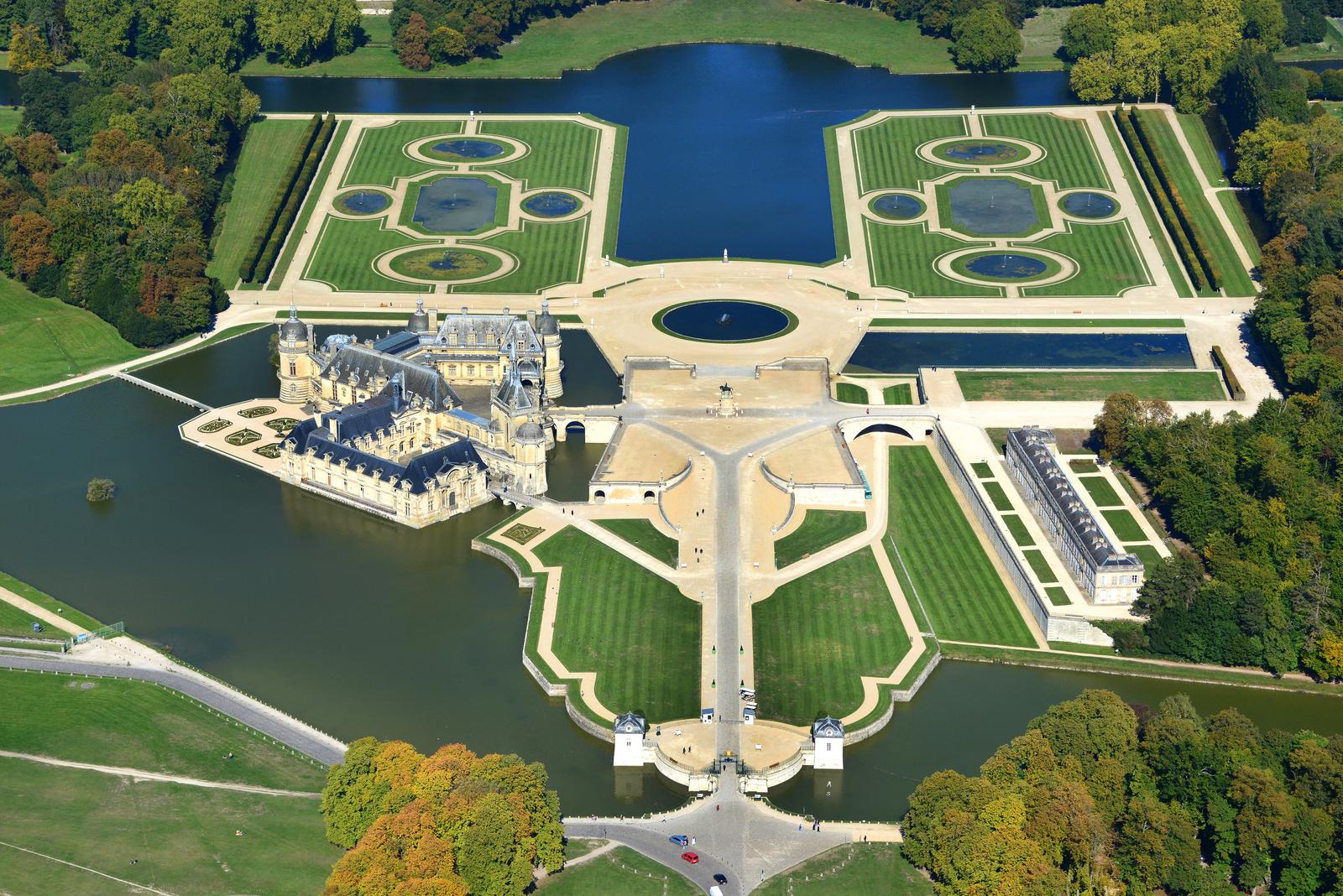 Chantilly : vue aérienne du domaine de Chantilly
