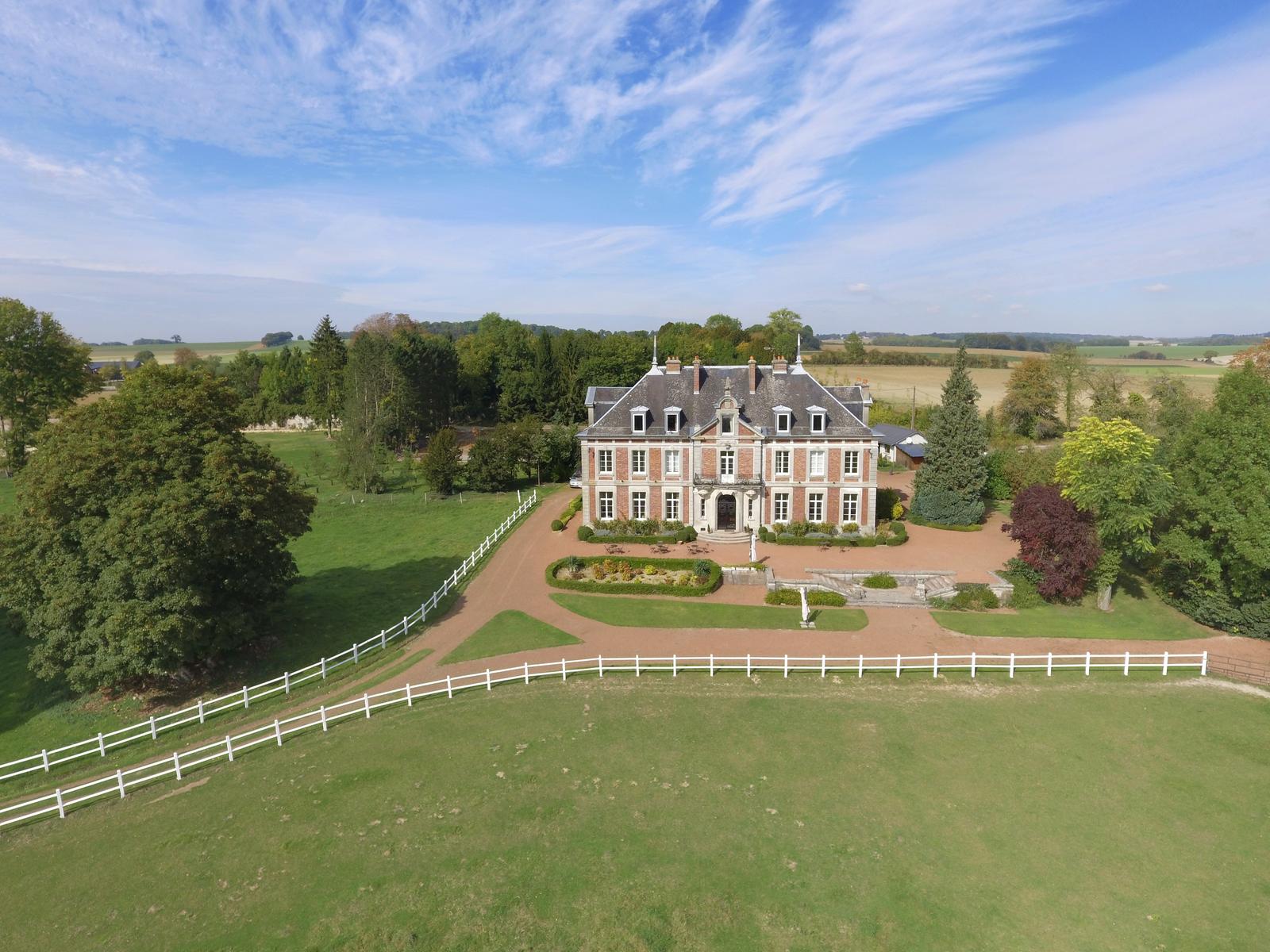 Maissemy : Domaine de Vadancourt - vue aérienne 