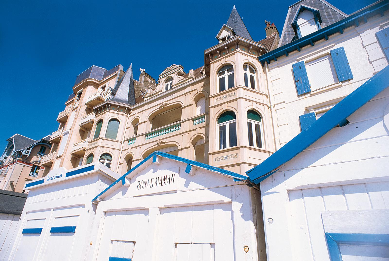 Wimereux : cabines de plage et façades de villas