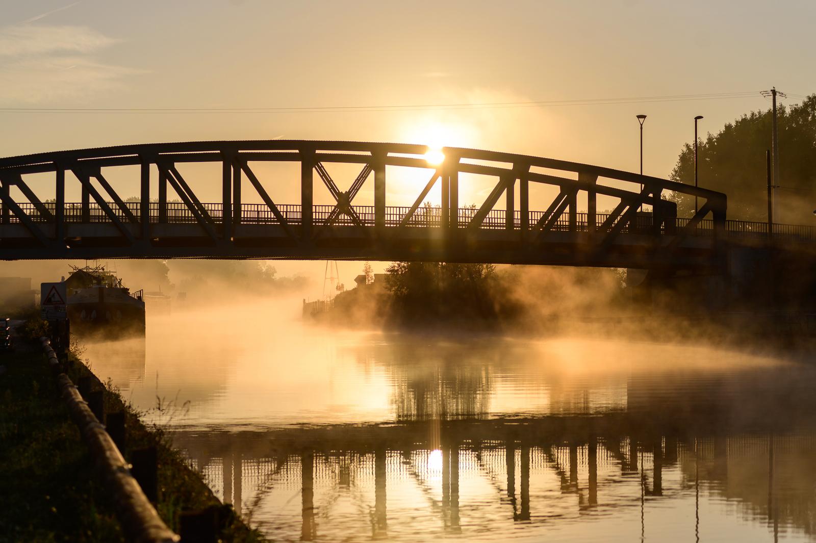Noyon : pont au coucher du soleil