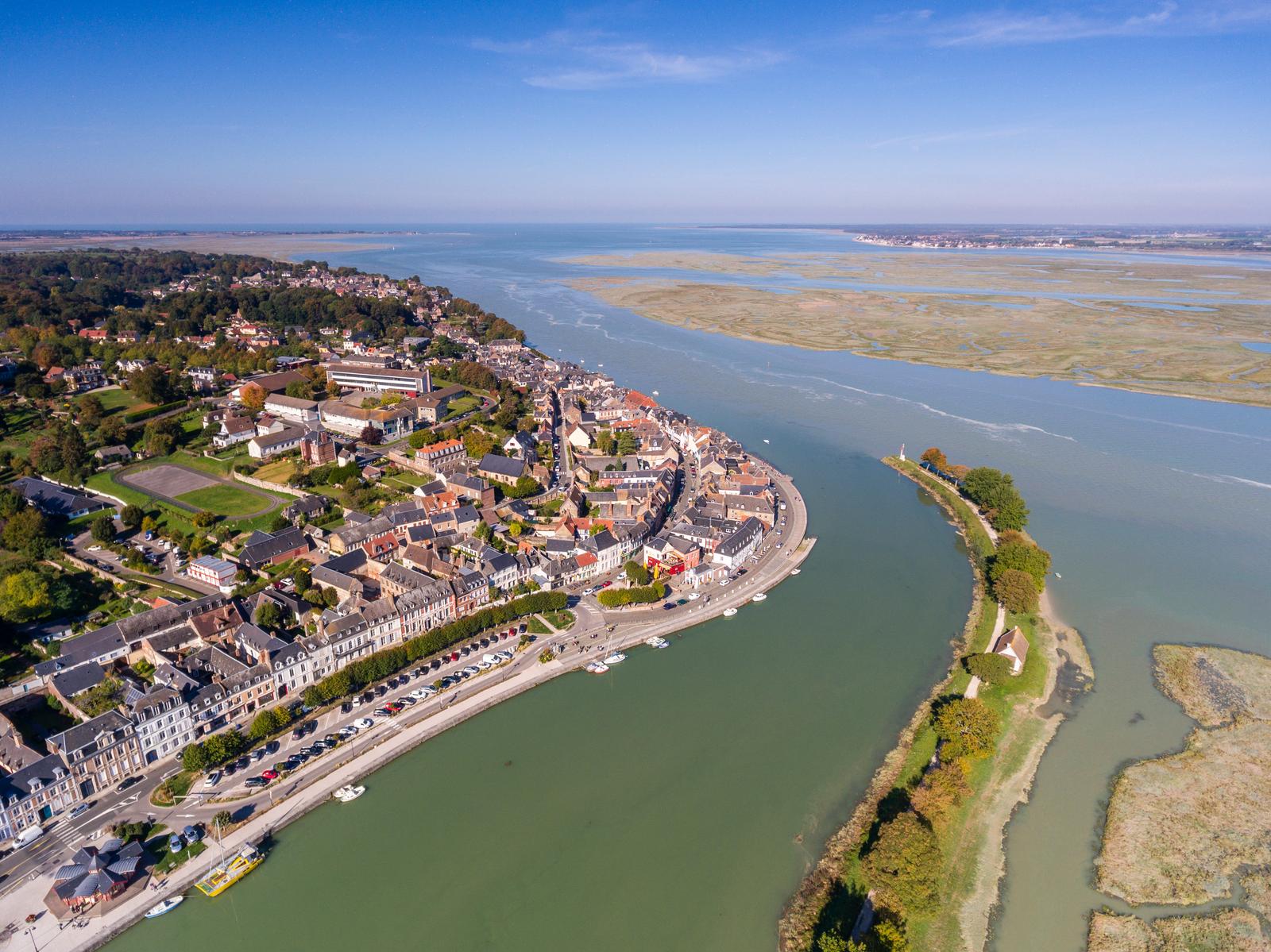 Saint-Valery-sur-Somme : port et baie de Somme en vue aérienne