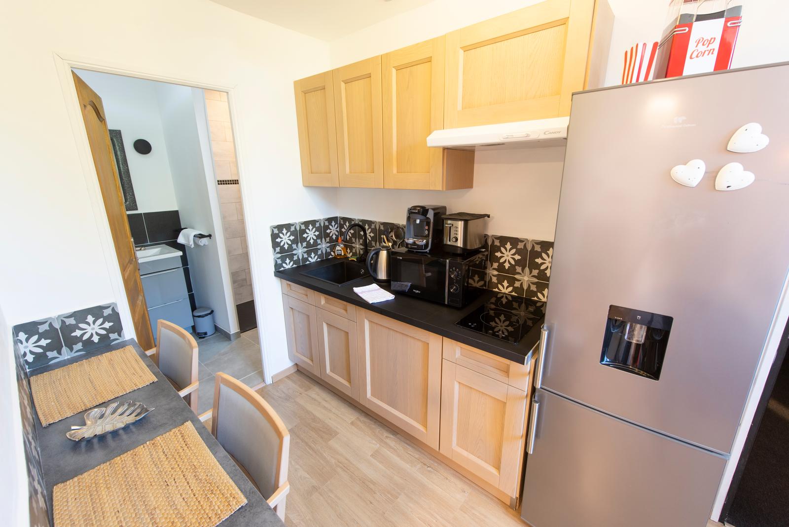 Le Cateau-Cambrésis : cuisine loveroom - les appartements Fénelon