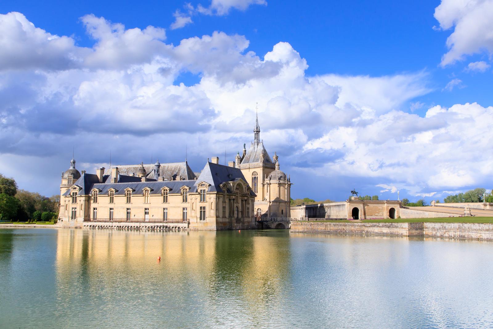 Chantilly : le château entouré d'eau