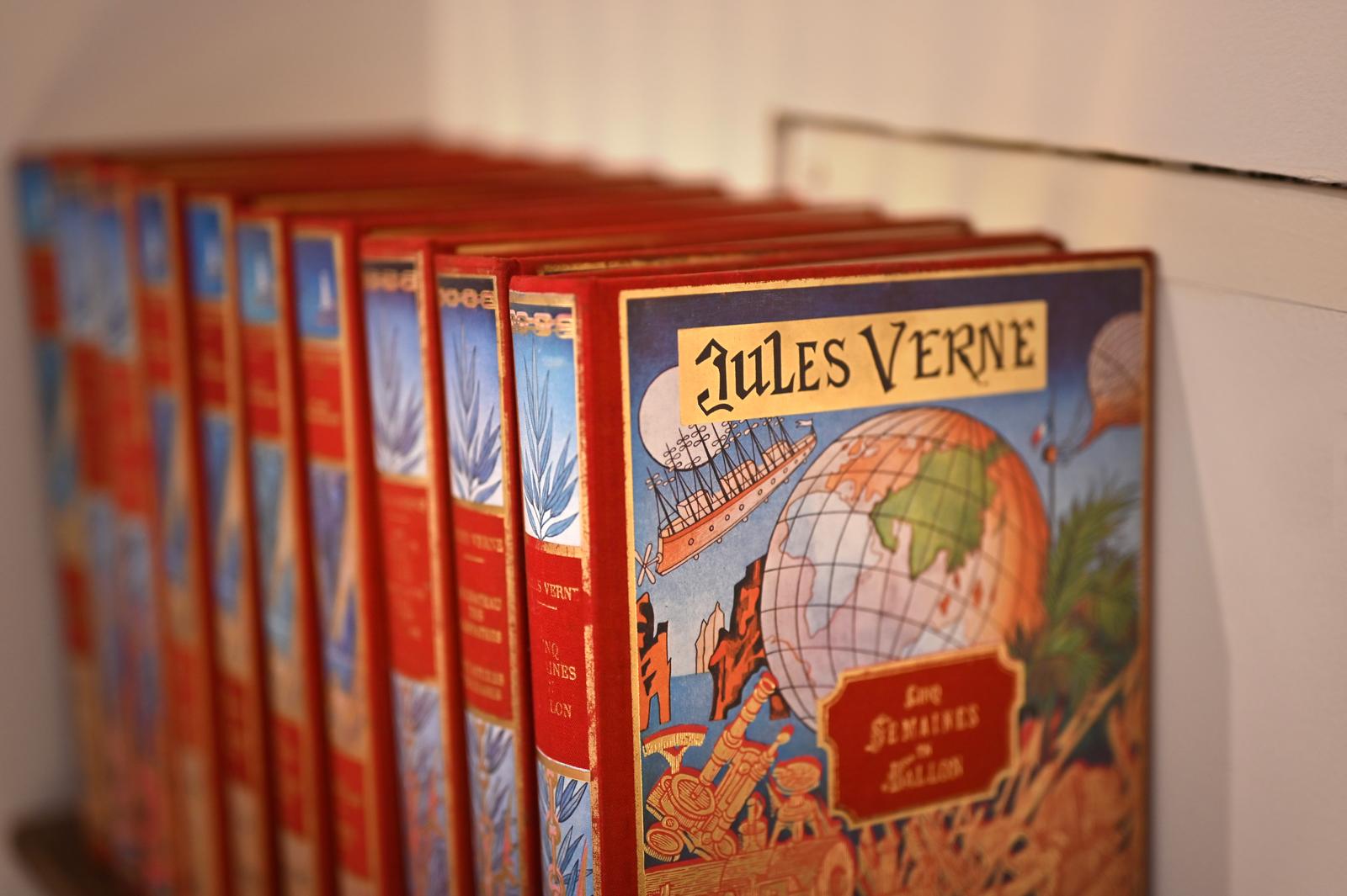 Pierrefonds : chambre d'hôtes Il était une fois, livres de Jules Verne
