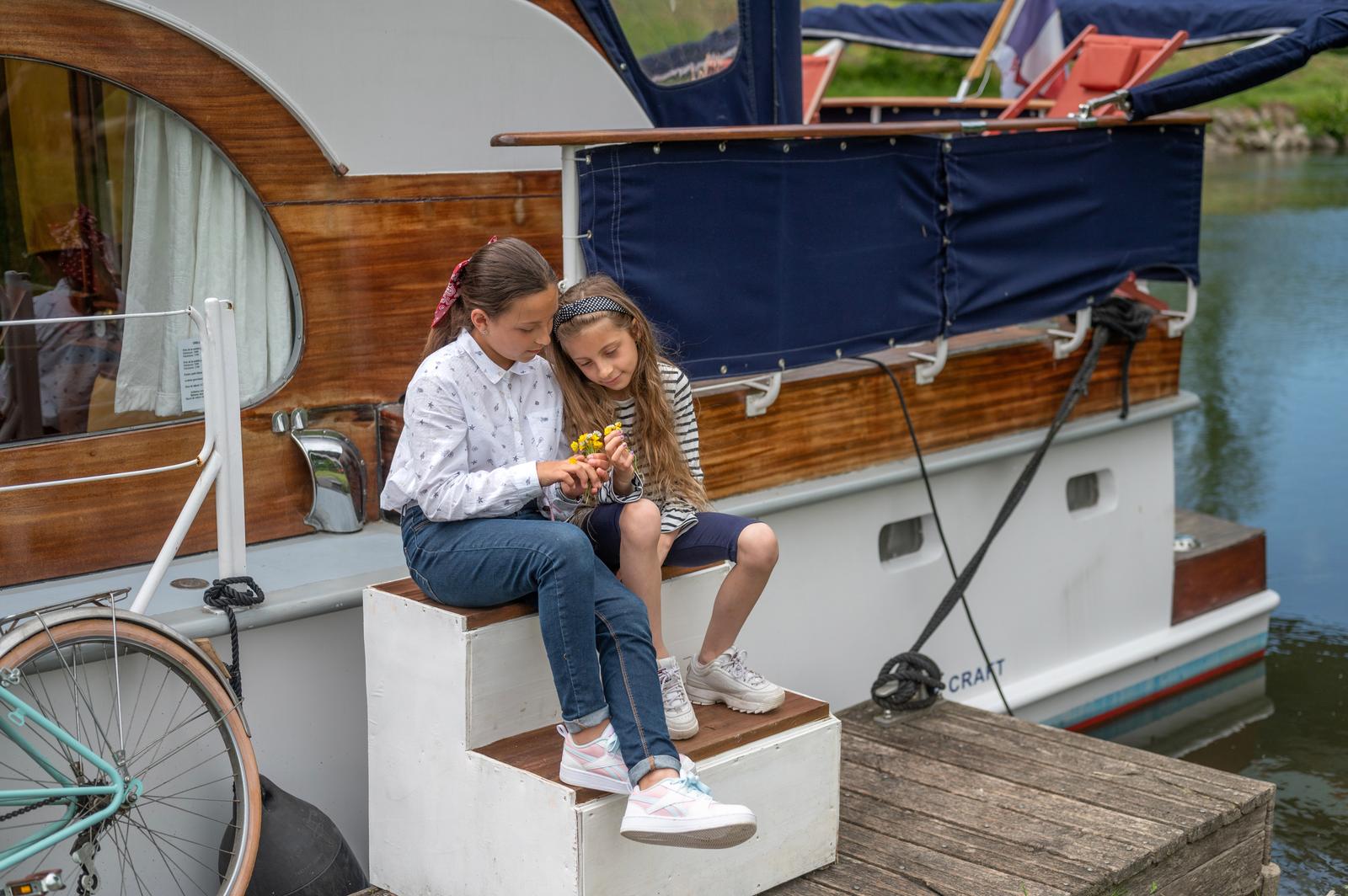 Eaucourt-sur-Somme : hébergement insolite bateau Sealov 22