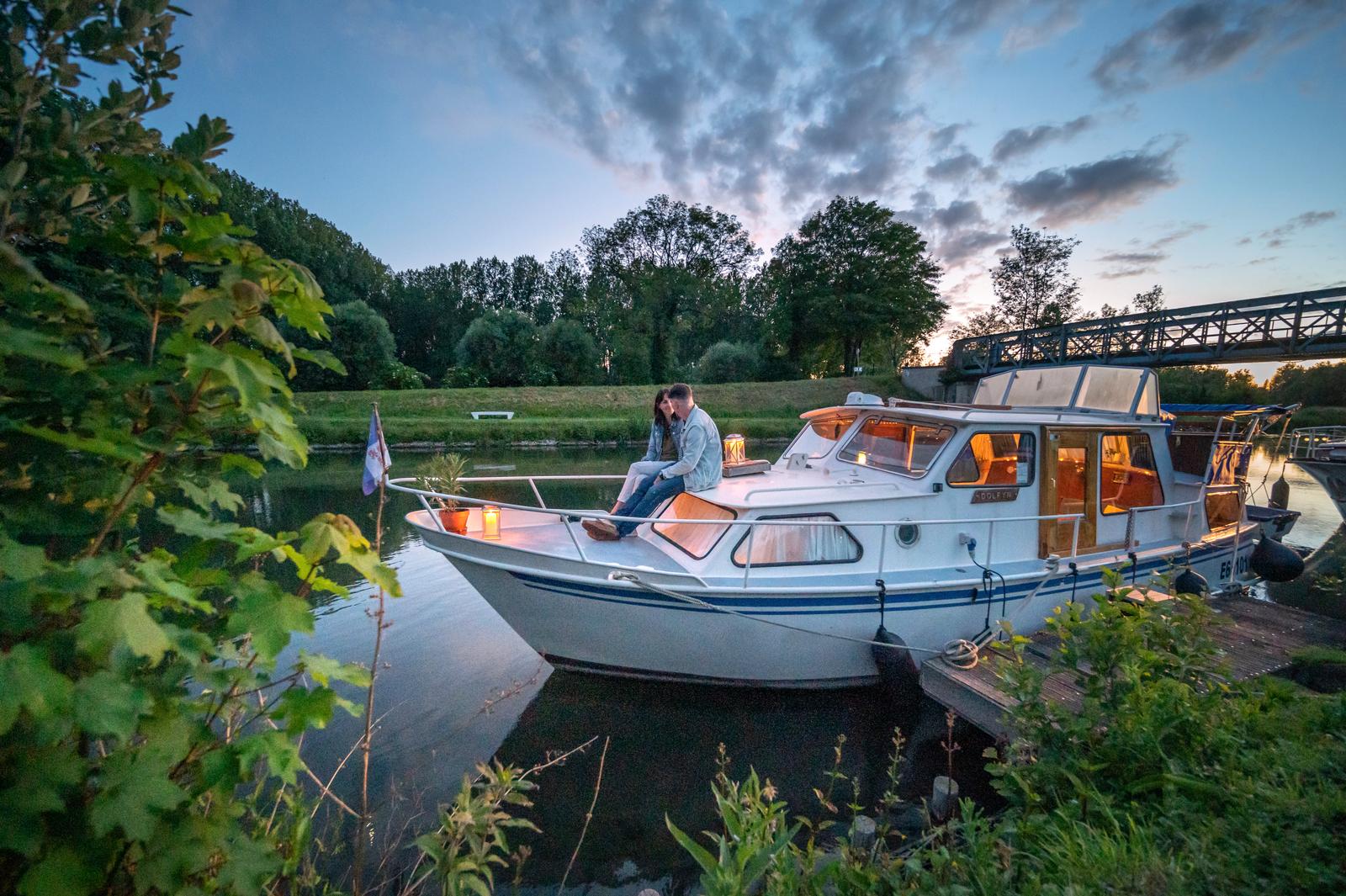 Eaucourt-sur-Somme : hébergement insolite bateau Sealov 54