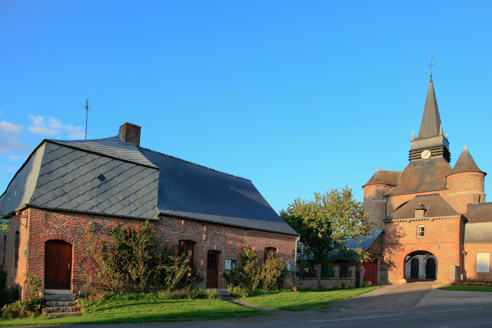 Parfondeval : église fortifiée Saint Médard