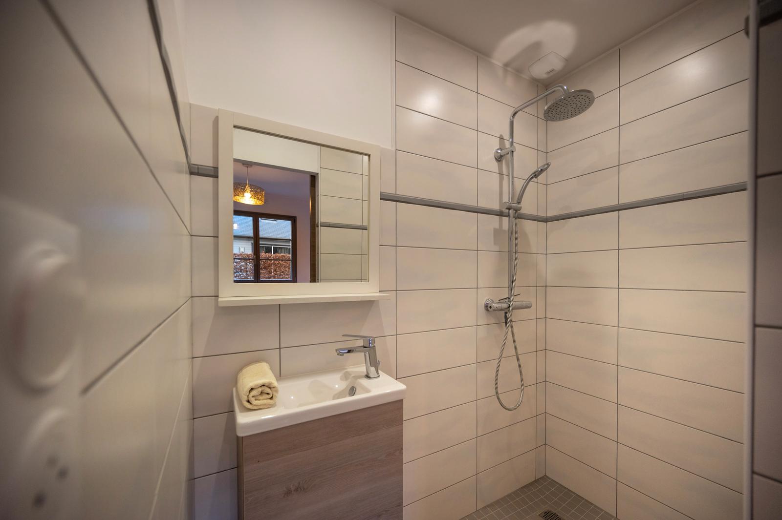 Bouillancourt-en-Séry : la salle de bain du gîte de Séry 02