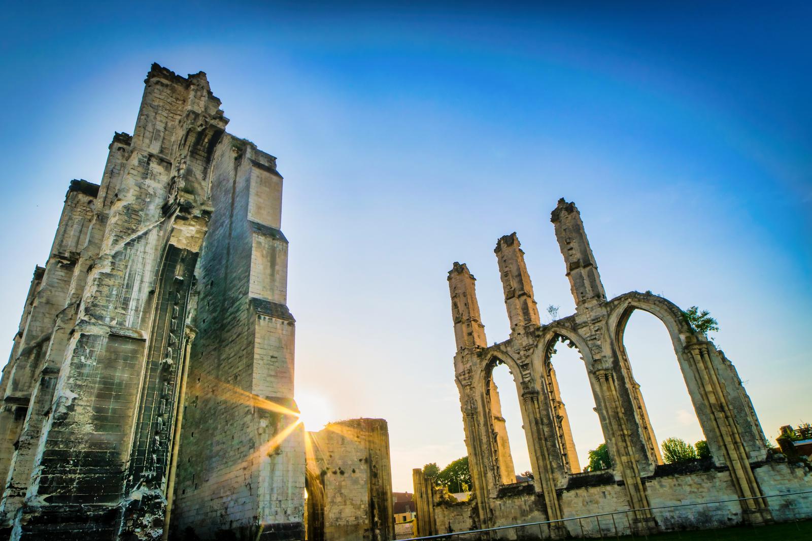 Saint-Omer : abbaye Saint-Bertin _shutterstock_1494599381