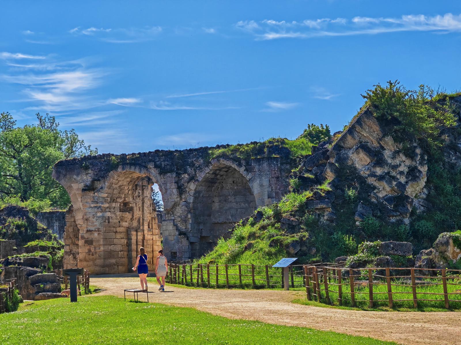 Coucy-le-Château-Auffrique : le château 06