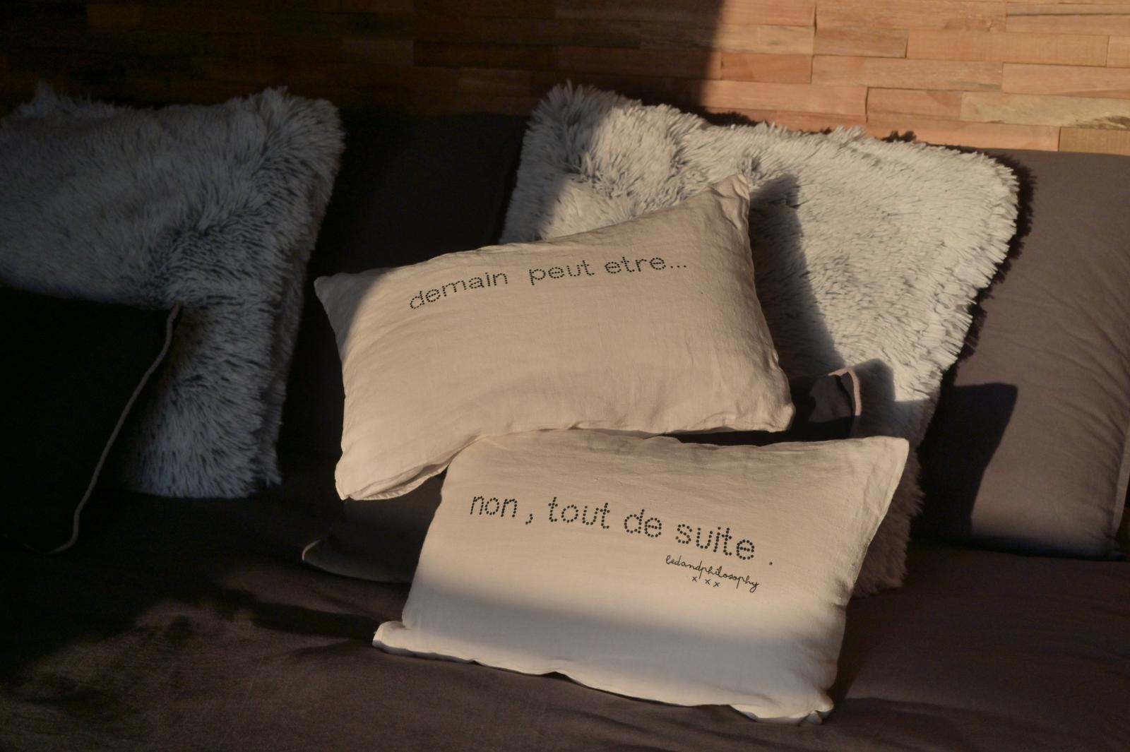 Cramoisy : coussins du Coeur de Lodge