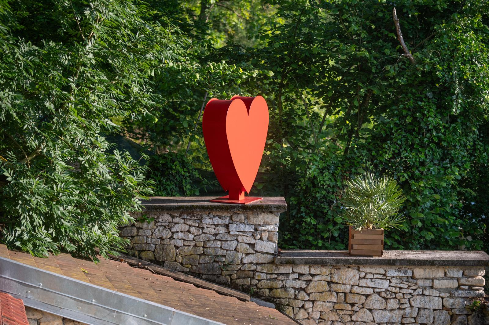 Cramoisy : sculpture coeur du Coeur de Lodge