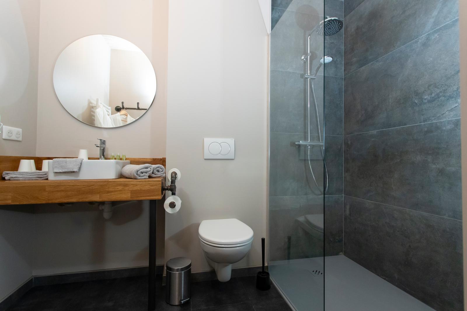 Saint-Aubin : au Cœur du Village, gite Atelier, la salle de bain