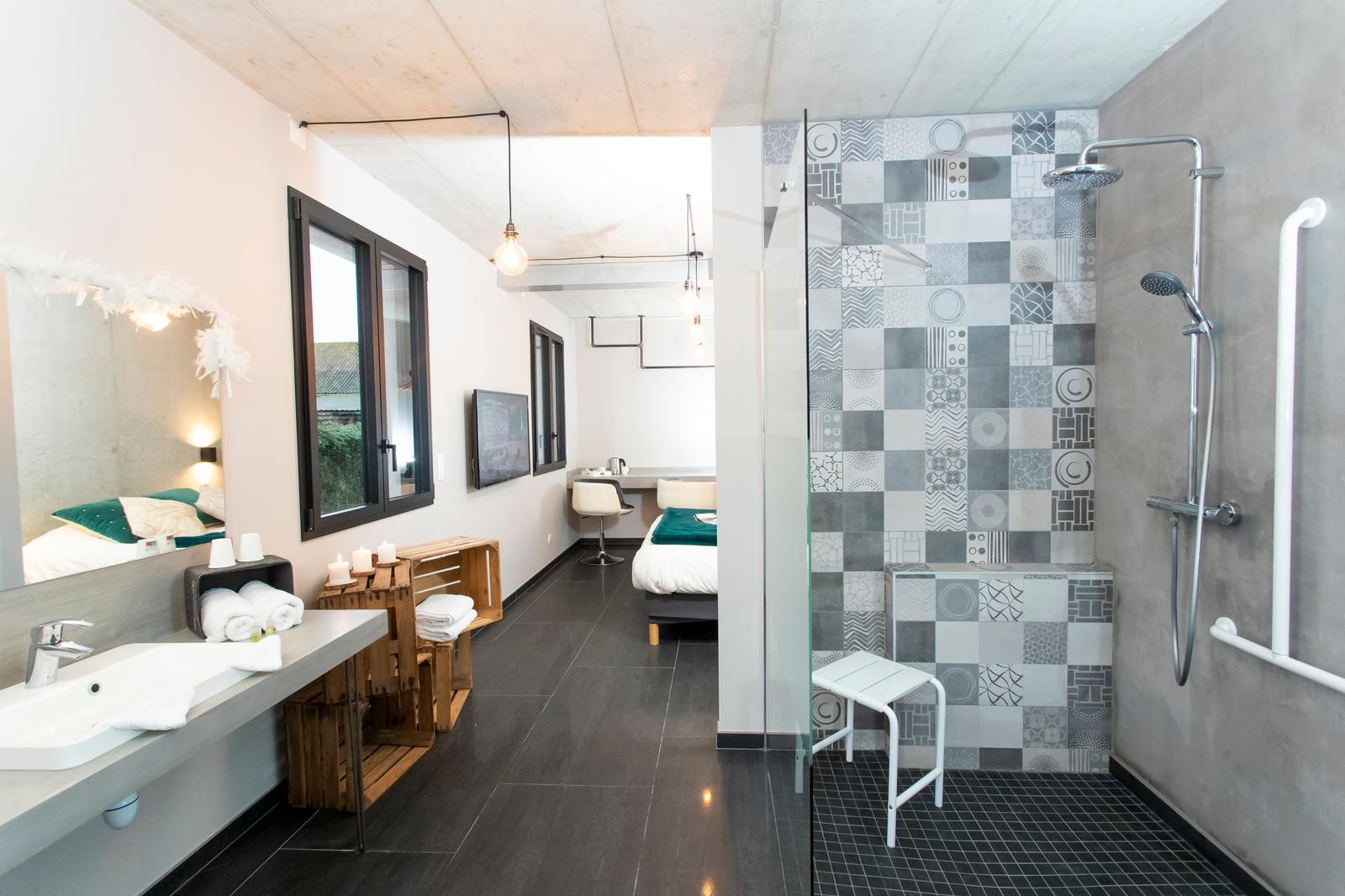 Saint-Aubin : au Cœur du Village, maison Origine, la salle de bain 01
