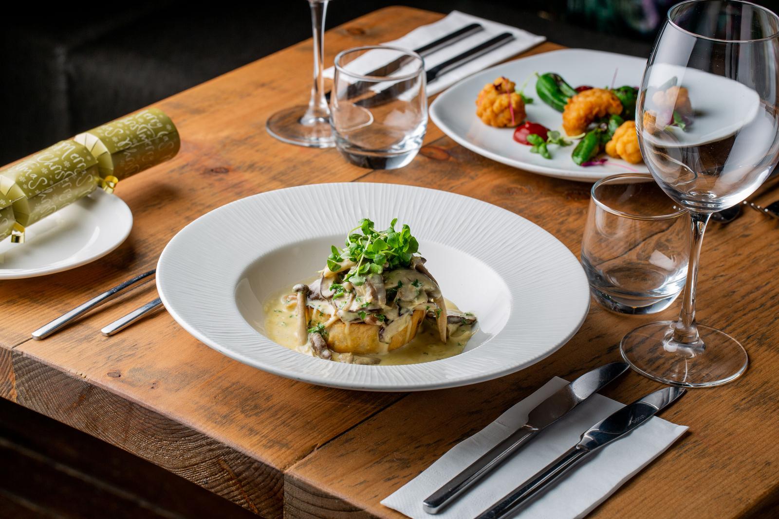 Repas au restaurant (iStock-1454552068)