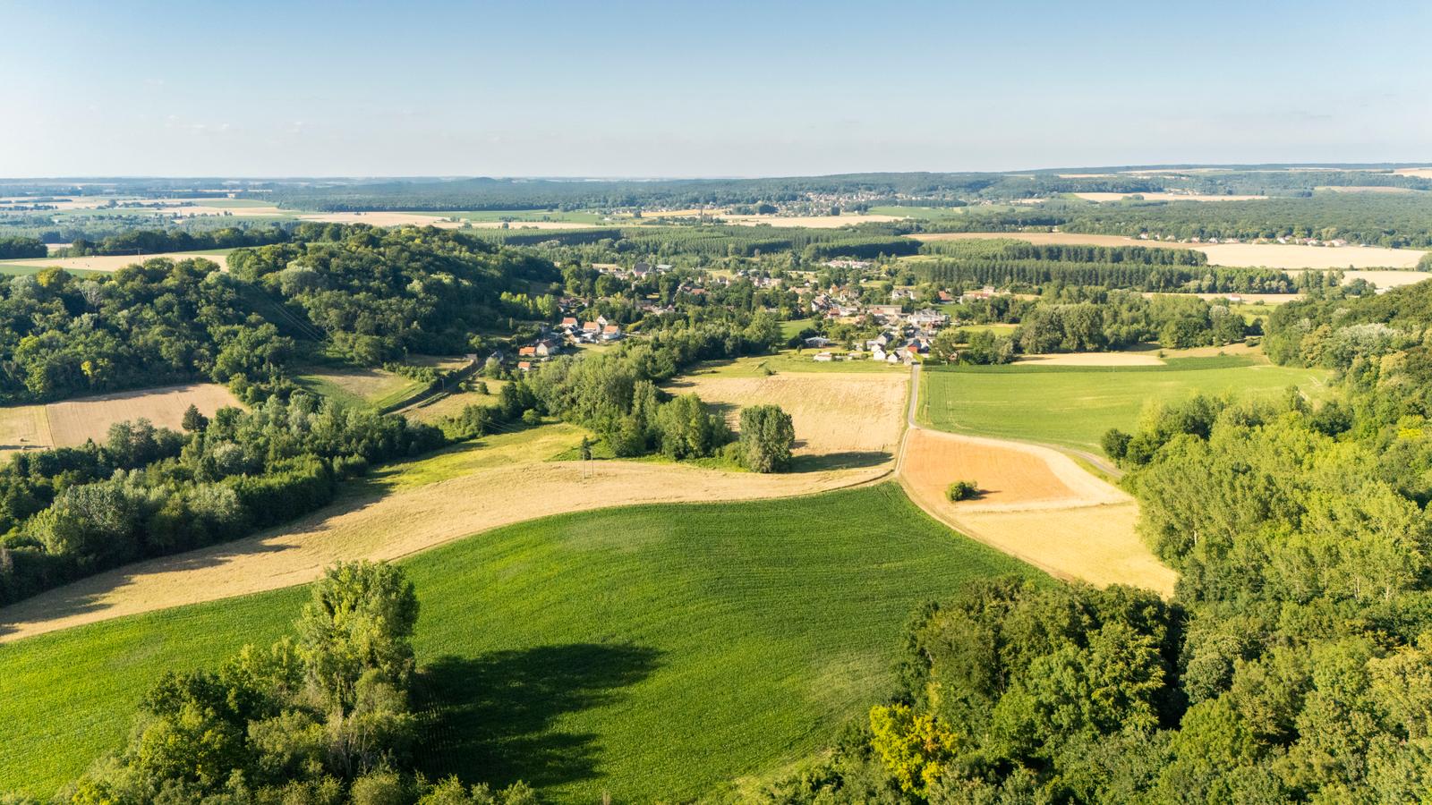 Guny : Château du Mont de Guny 30