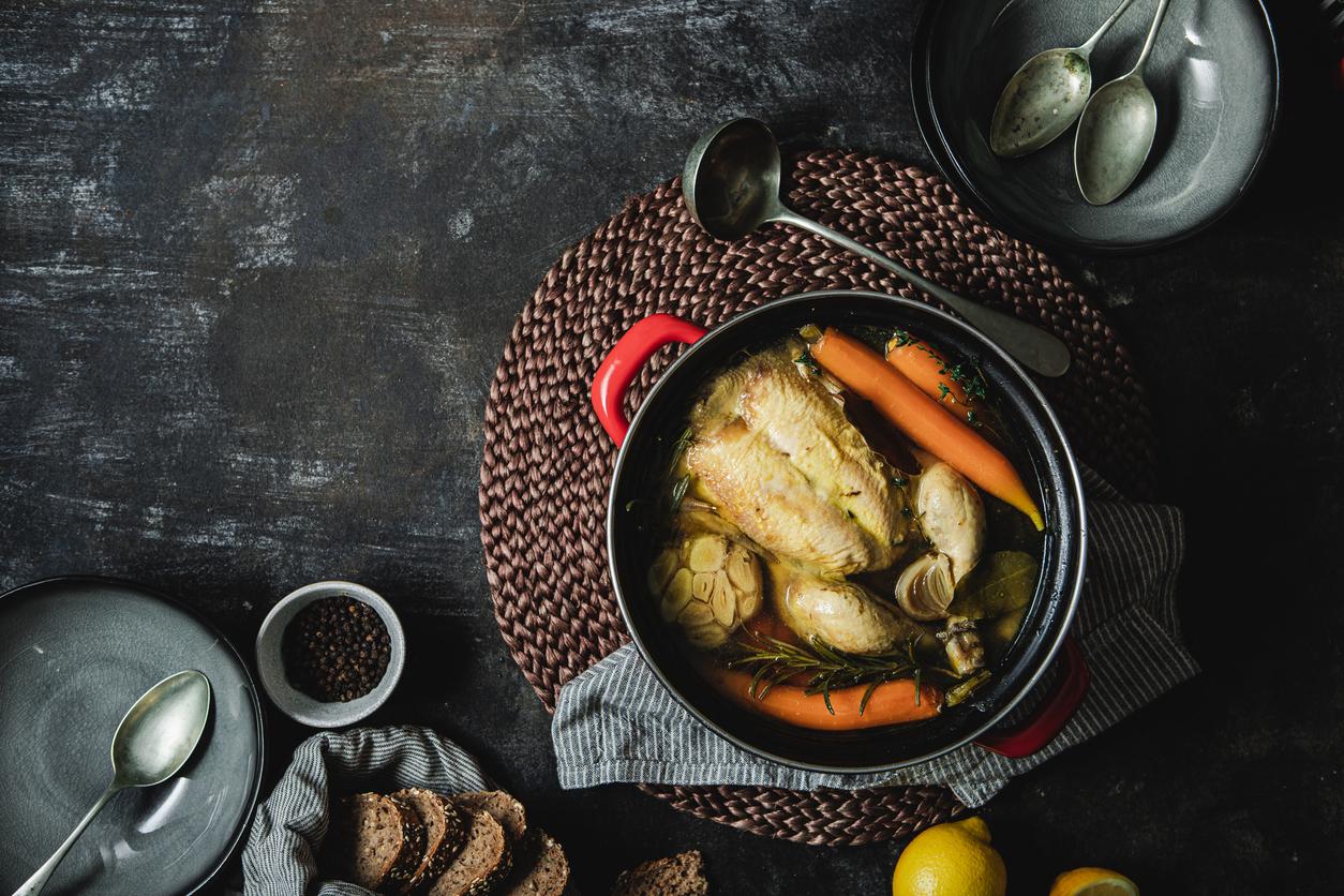 Cocotte marmite de poissons - iStock-1367170915